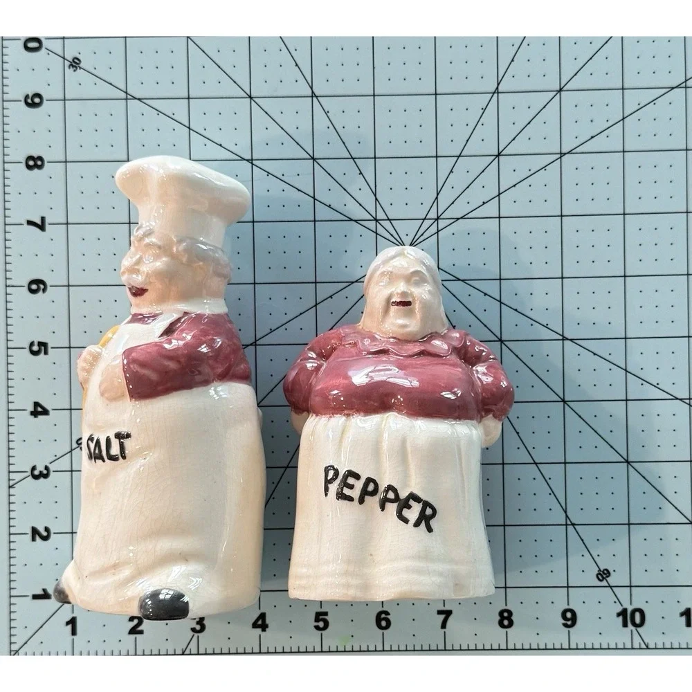 Vintage‎ Grandma Grandpa Salt Pepper Shakers Chef Hat Cook Apron Kitchen Signed